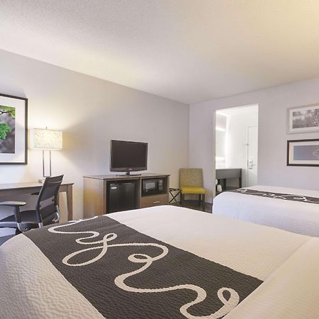 Готель La Quinta By Wyndham Hartford Bradley Airport Вінсор-Локс Екстер'єр фото