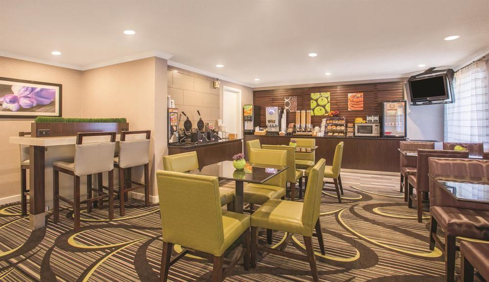 Готель La Quinta By Wyndham Hartford Bradley Airport Вінсор-Локс Екстер'єр фото