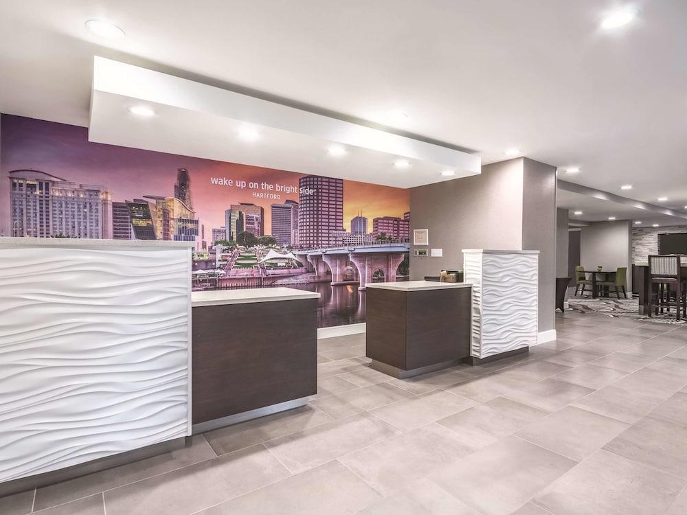 Готель La Quinta By Wyndham Hartford Bradley Airport Вінсор-Локс Екстер'єр фото
