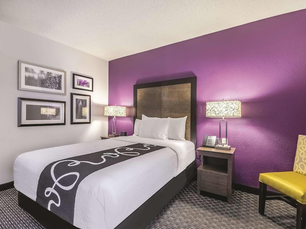 Готель La Quinta By Wyndham Hartford Bradley Airport Вінсор-Локс Екстер'єр фото