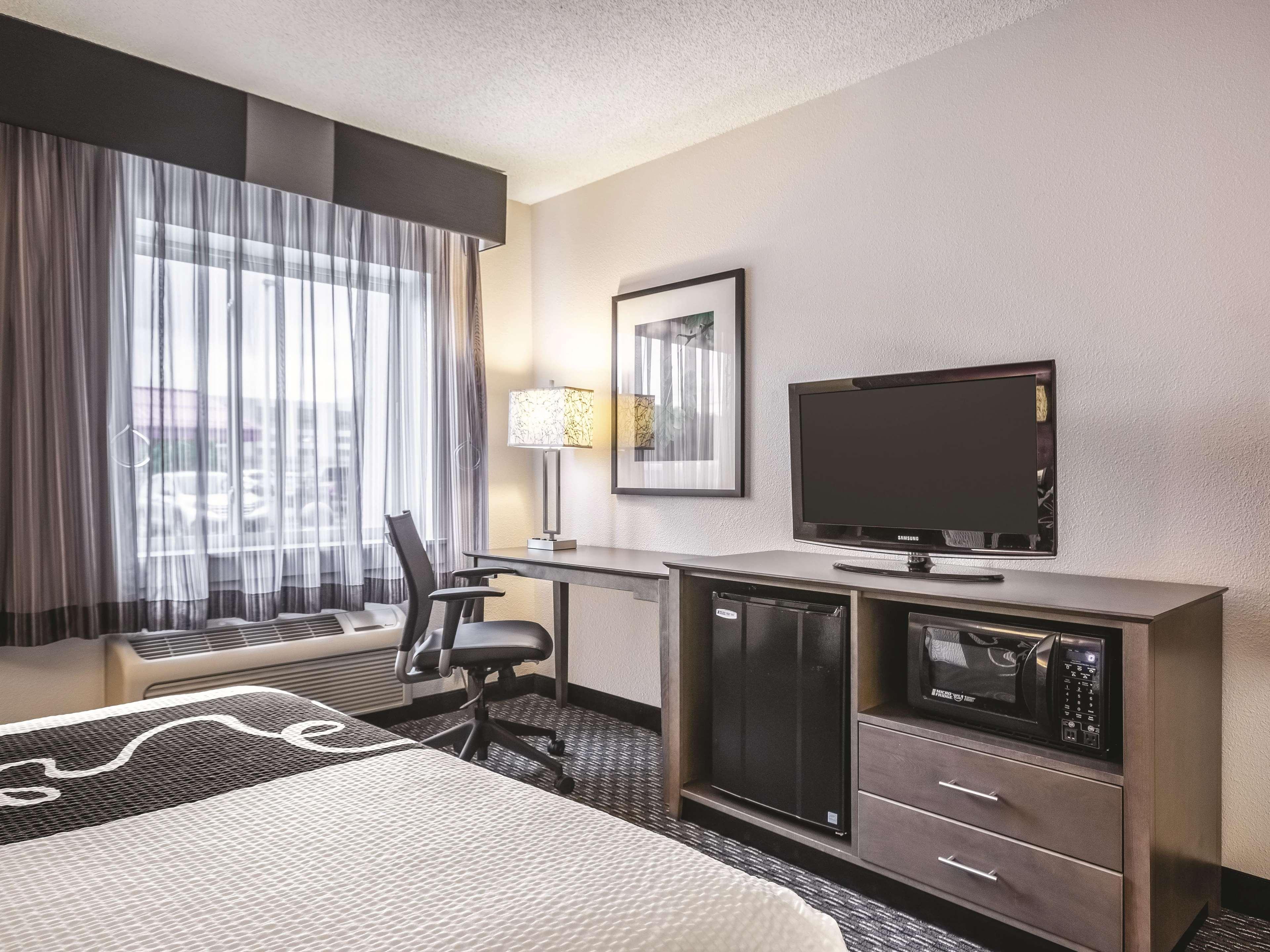 Готель La Quinta By Wyndham Hartford Bradley Airport Вінсор-Локс Екстер'єр фото