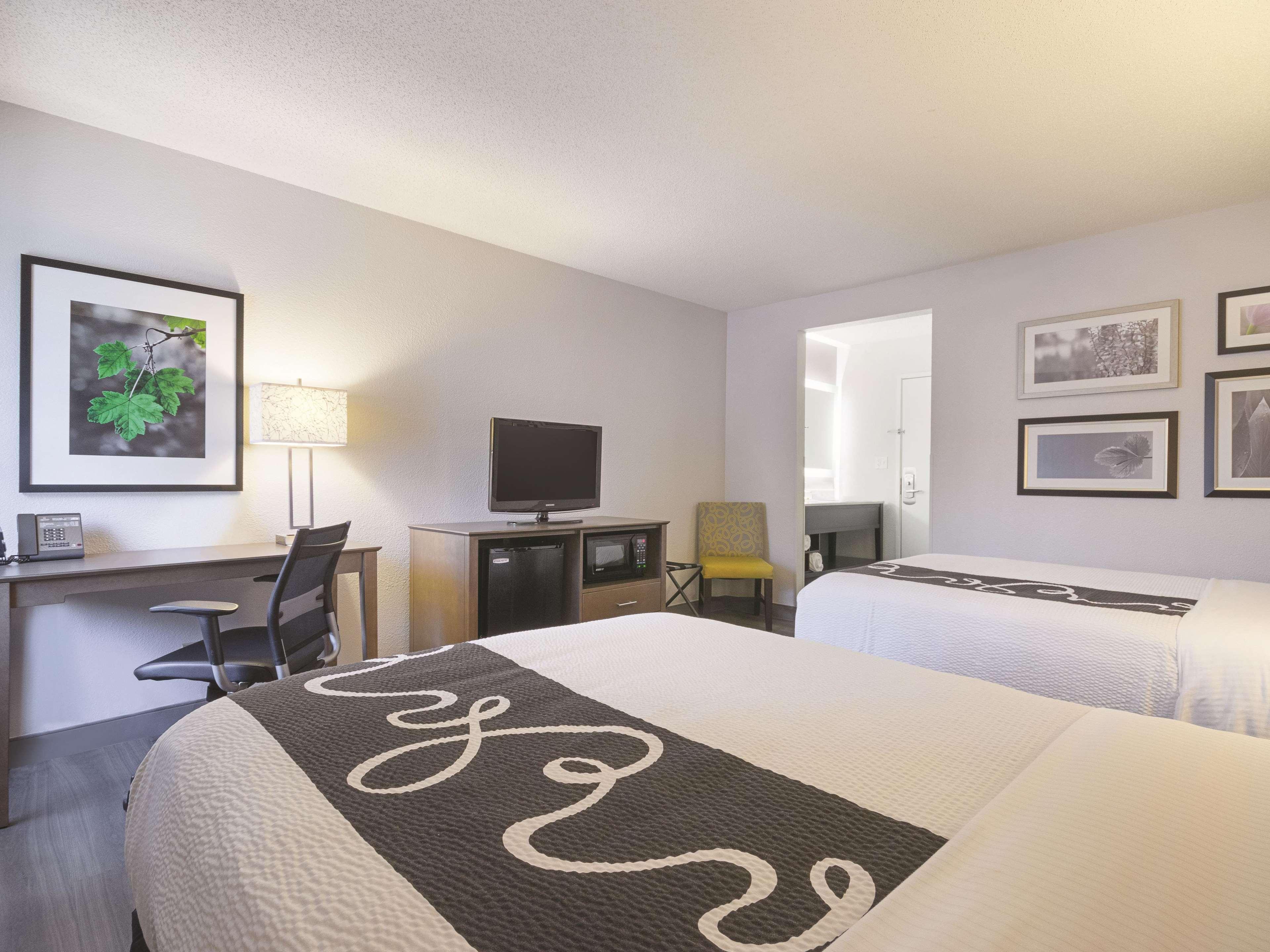 Готель La Quinta By Wyndham Hartford Bradley Airport Вінсор-Локс Екстер'єр фото