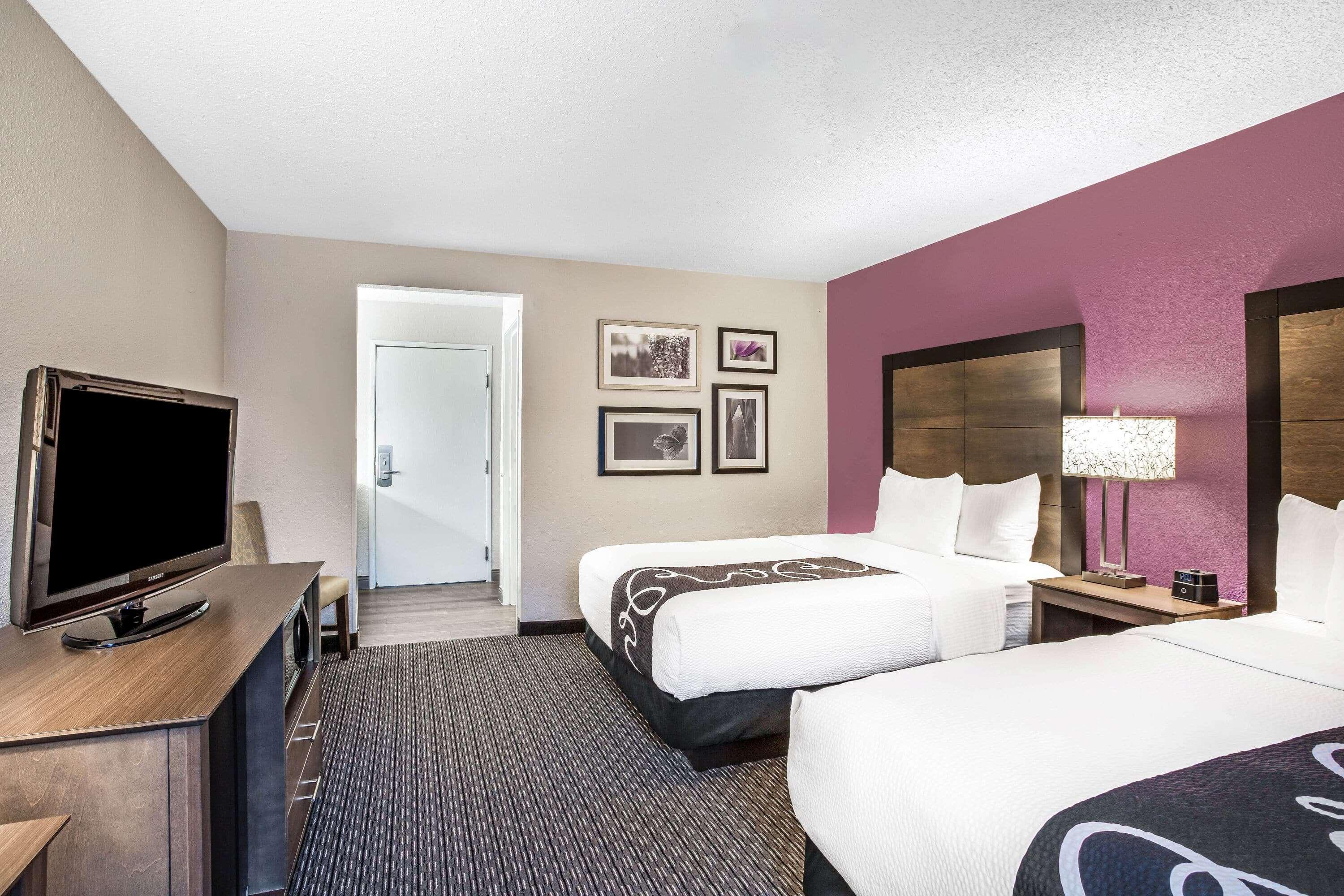 Готель La Quinta By Wyndham Hartford Bradley Airport Вінсор-Локс Екстер'єр фото