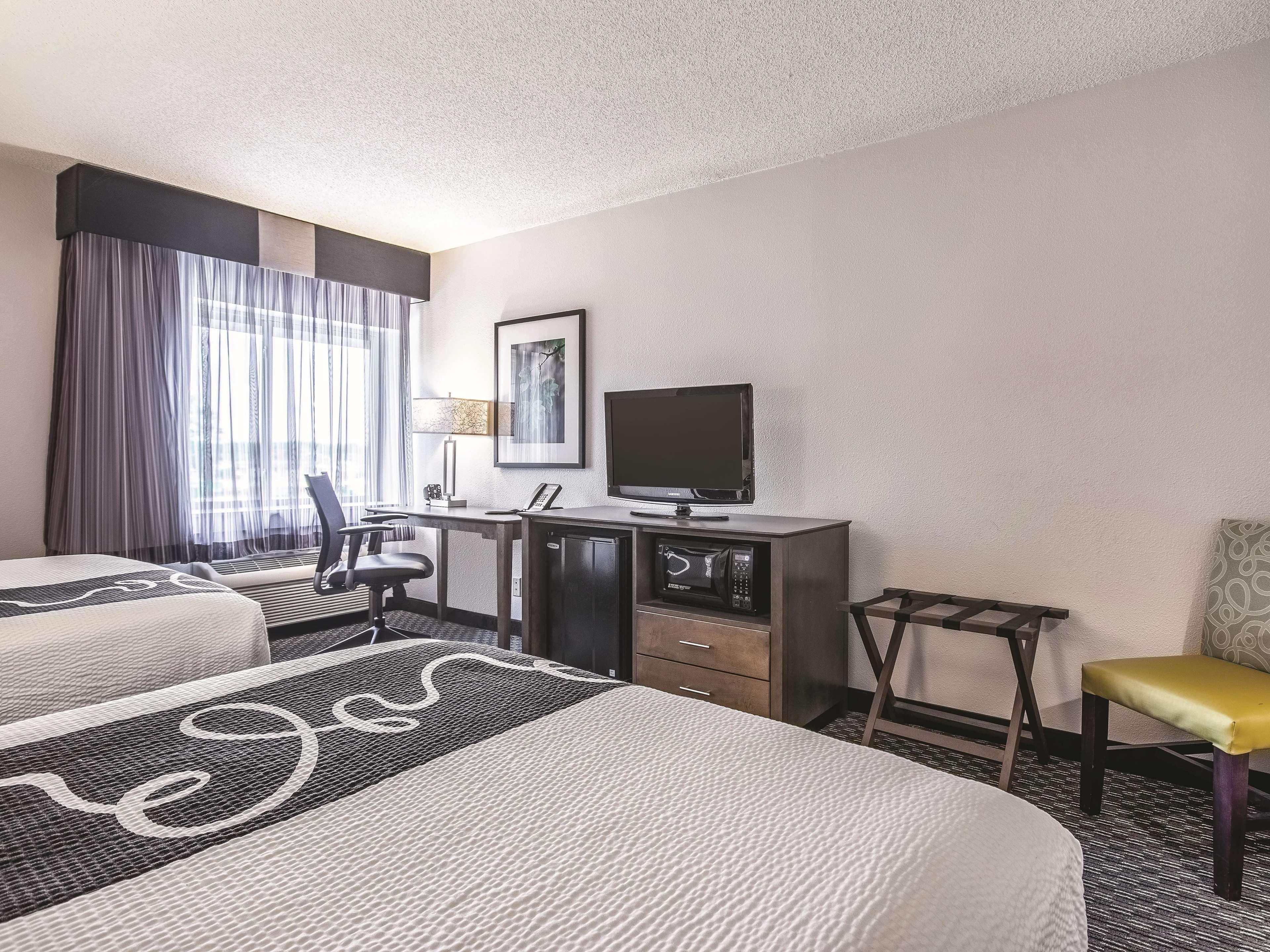 Готель La Quinta By Wyndham Hartford Bradley Airport Вінсор-Локс Екстер'єр фото