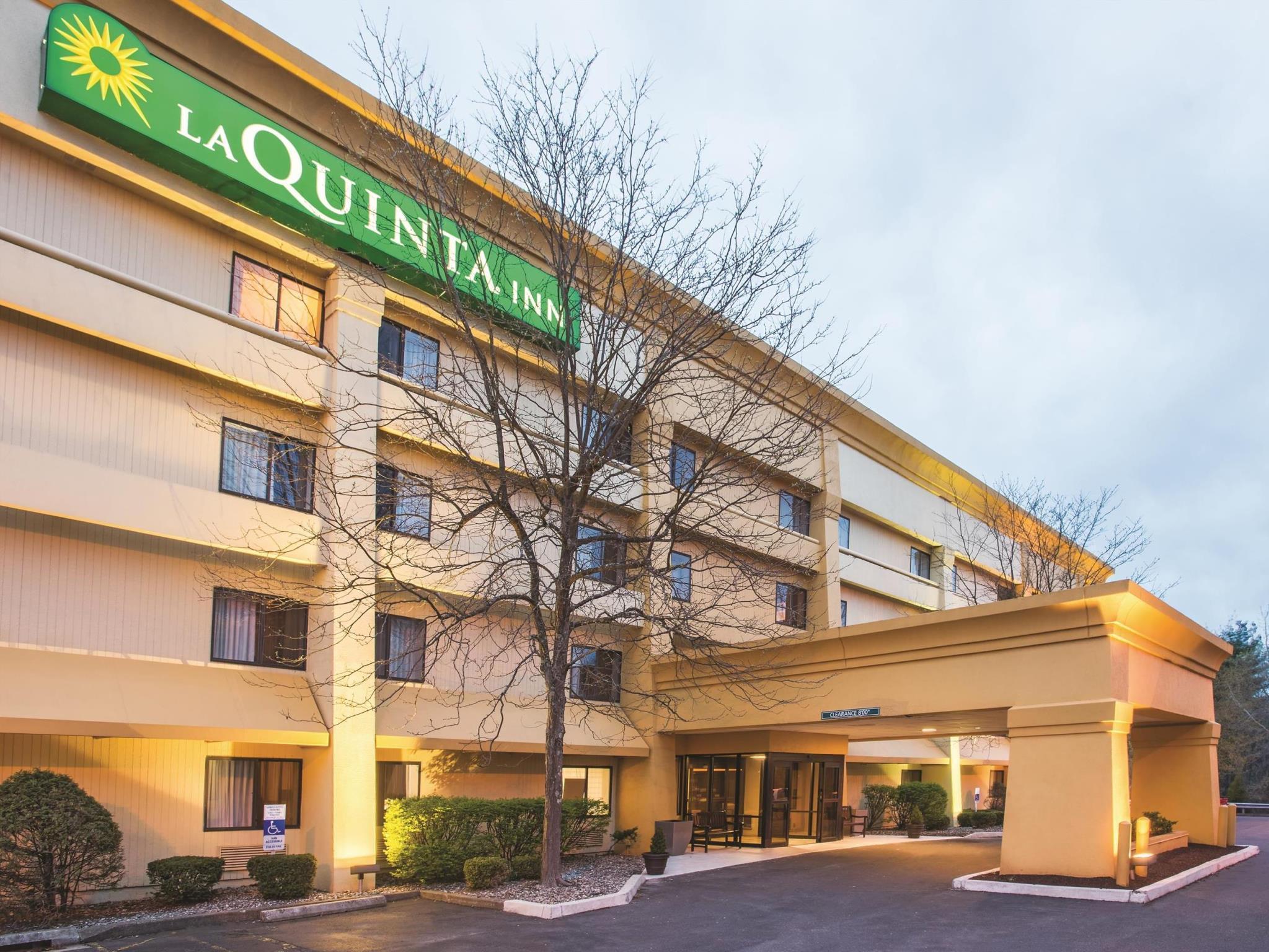 Готель La Quinta By Wyndham Hartford Bradley Airport Вінсор-Локс Екстер'єр фото