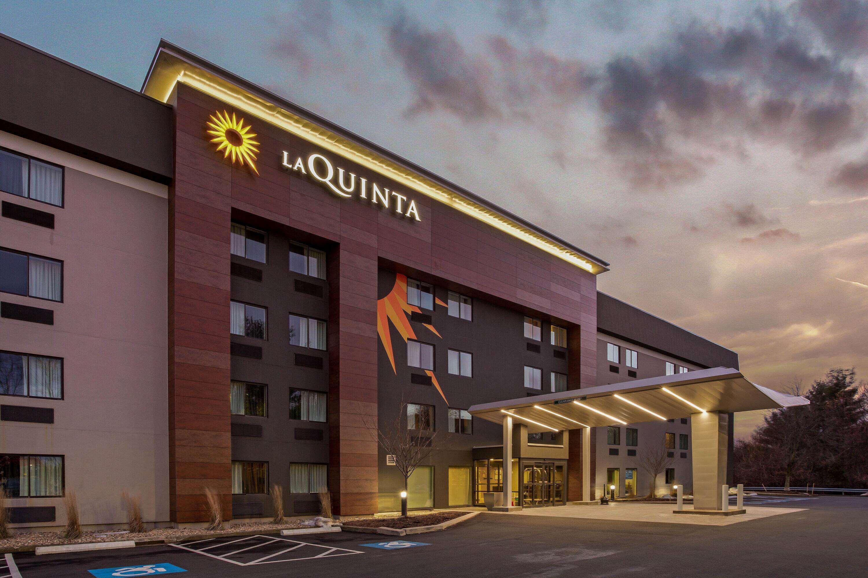 Готель La Quinta By Wyndham Hartford Bradley Airport Вінсор-Локс Екстер'єр фото
