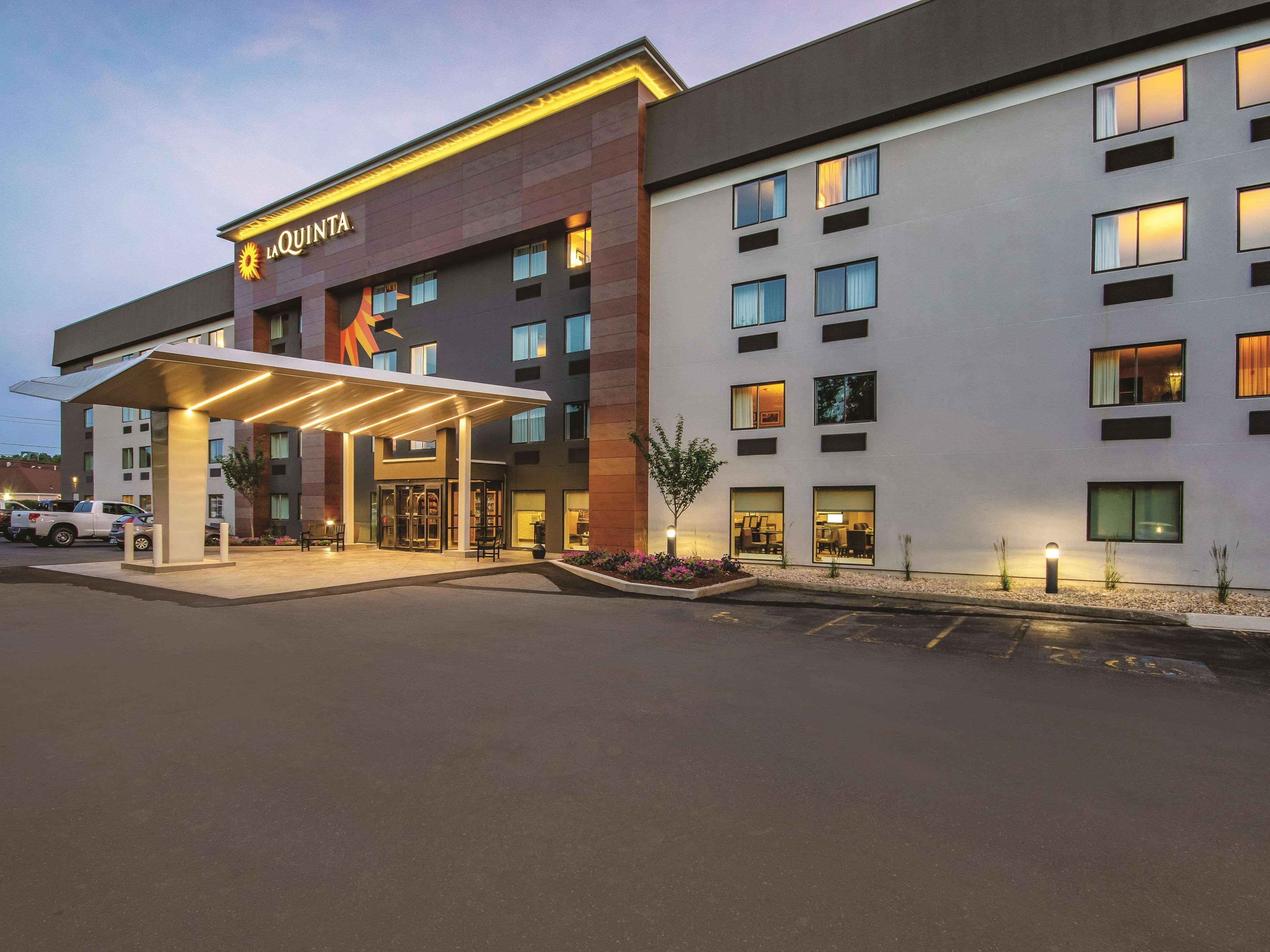 Готель La Quinta By Wyndham Hartford Bradley Airport Вінсор-Локс Екстер'єр фото