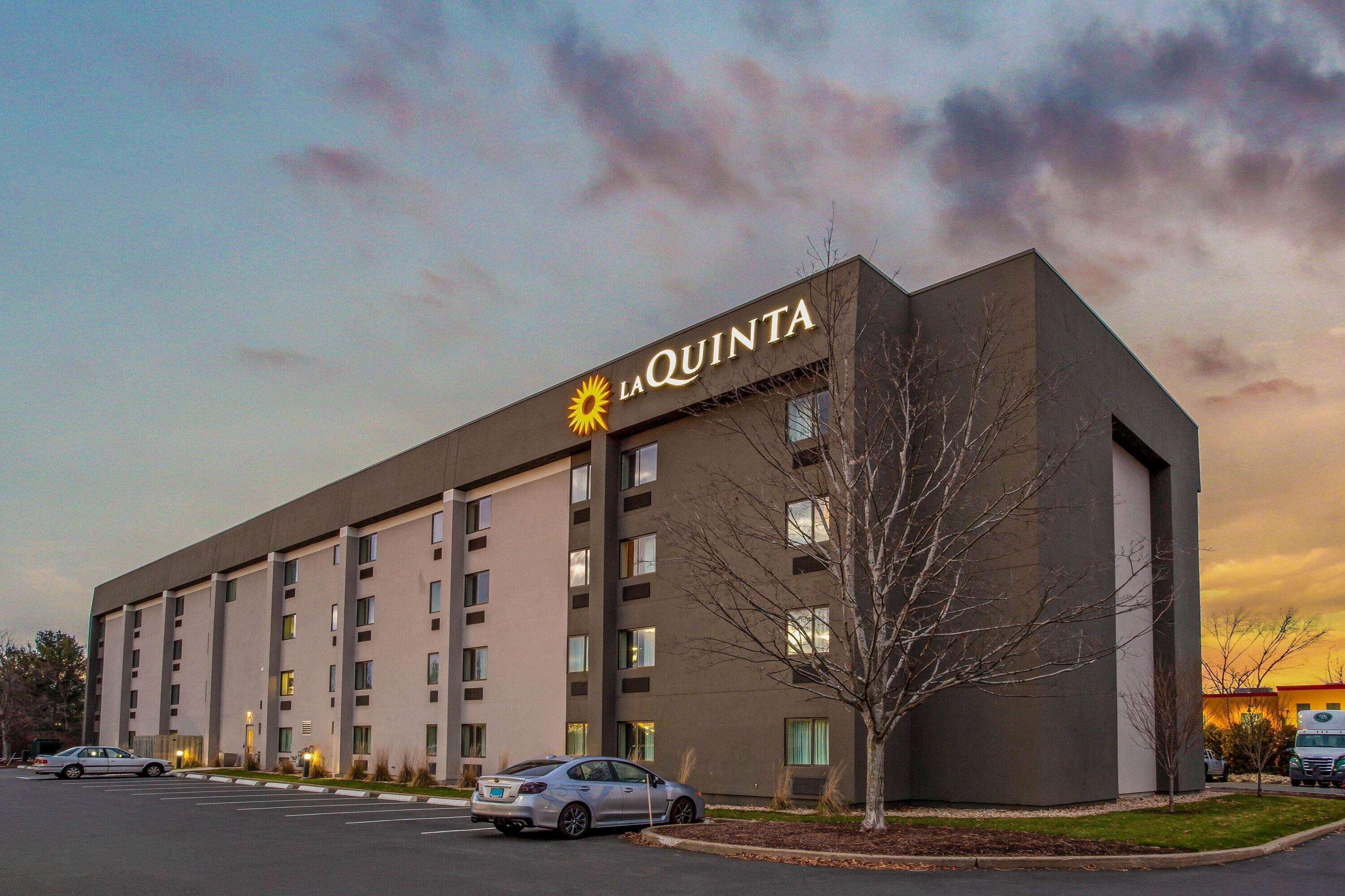 Готель La Quinta By Wyndham Hartford Bradley Airport Вінсор-Локс Екстер'єр фото
