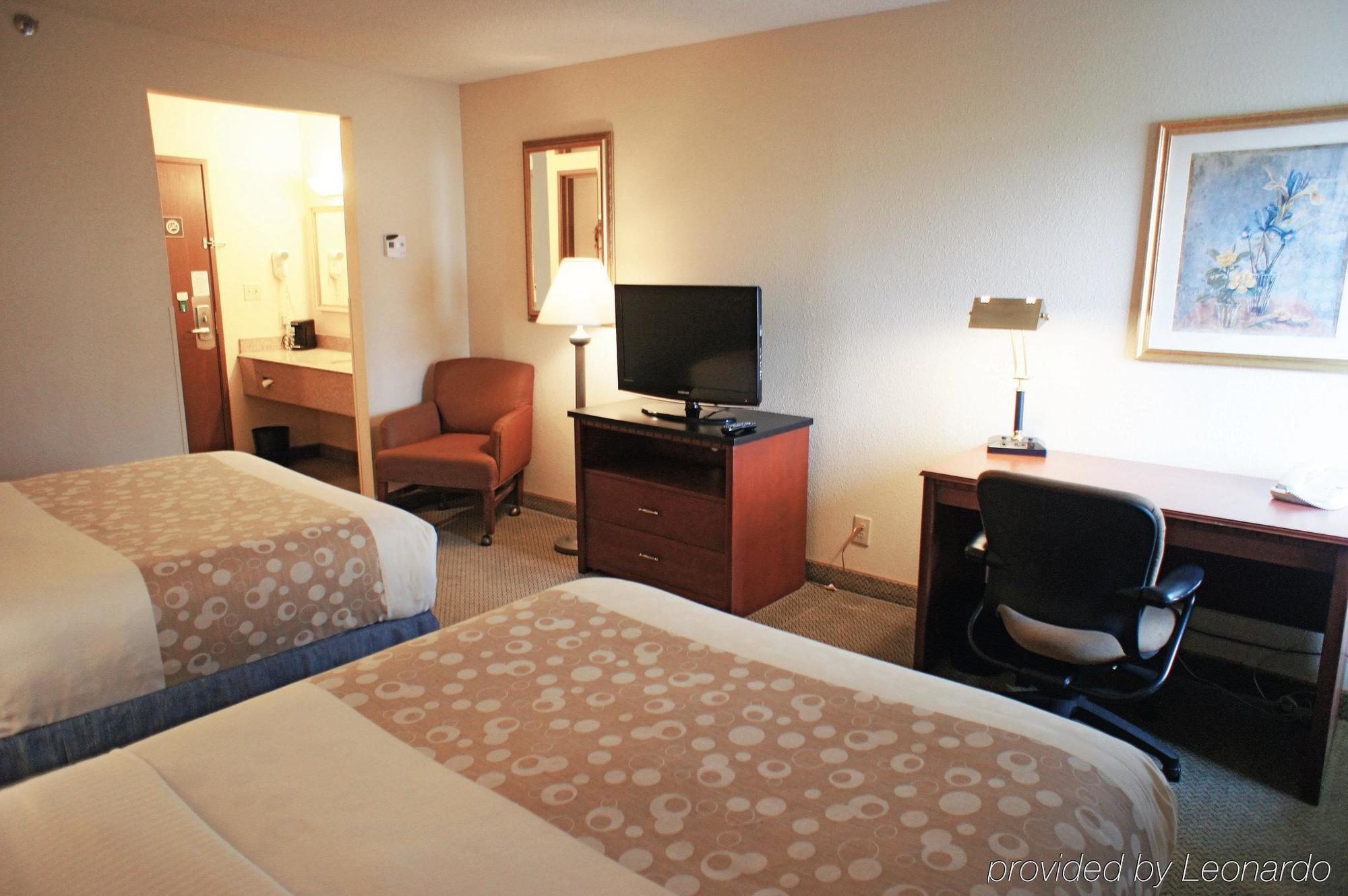 Готель La Quinta By Wyndham Hartford Bradley Airport Вінсор-Локс Екстер'єр фото