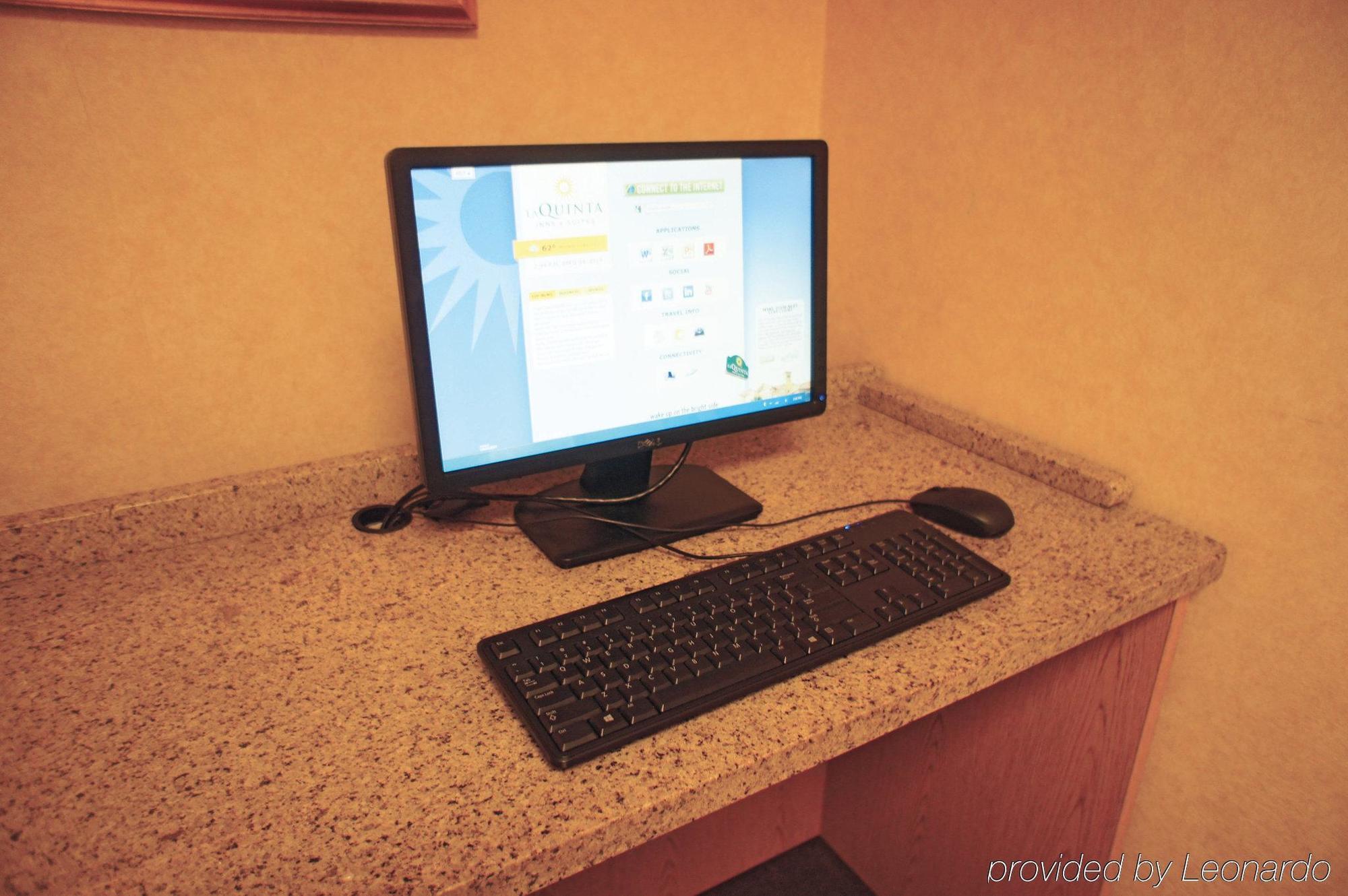 Готель La Quinta By Wyndham Hartford Bradley Airport Вінсор-Локс Екстер'єр фото