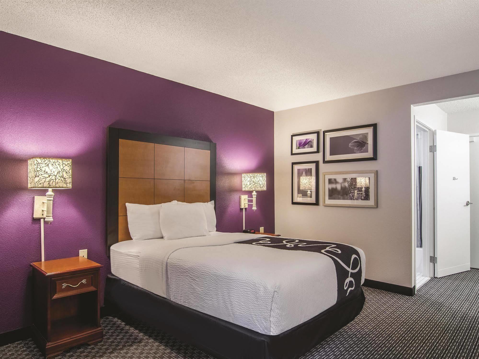 Готель La Quinta By Wyndham Hartford Bradley Airport Вінсор-Локс Екстер'єр фото