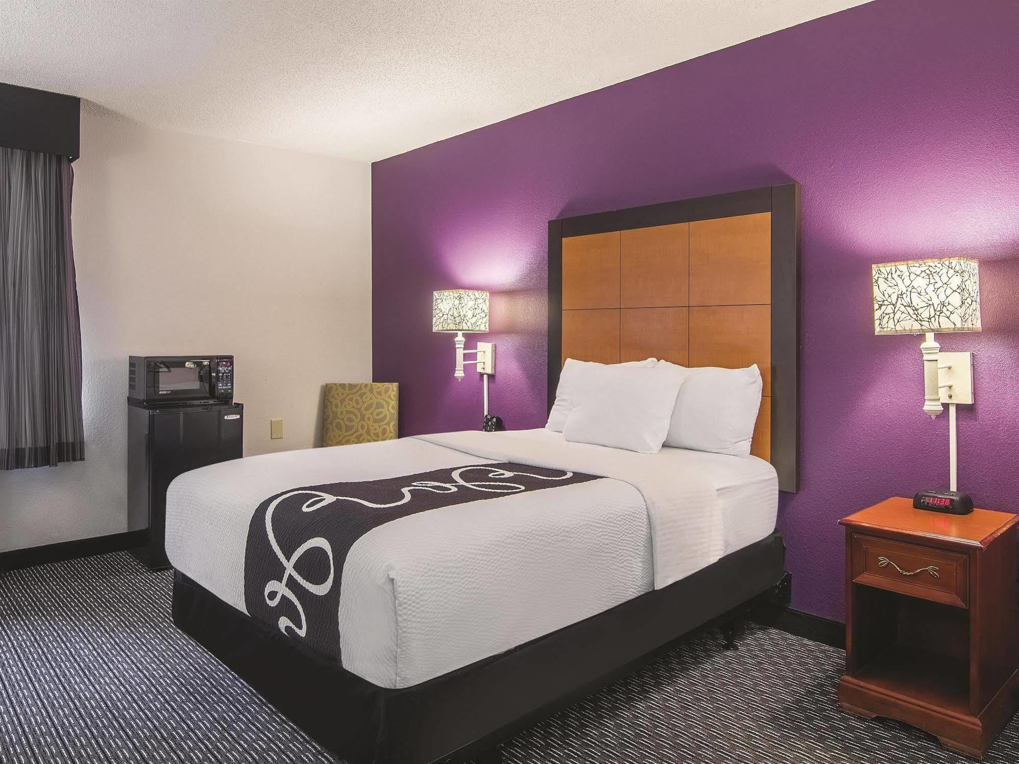 Готель La Quinta By Wyndham Hartford Bradley Airport Вінсор-Локс Екстер'єр фото